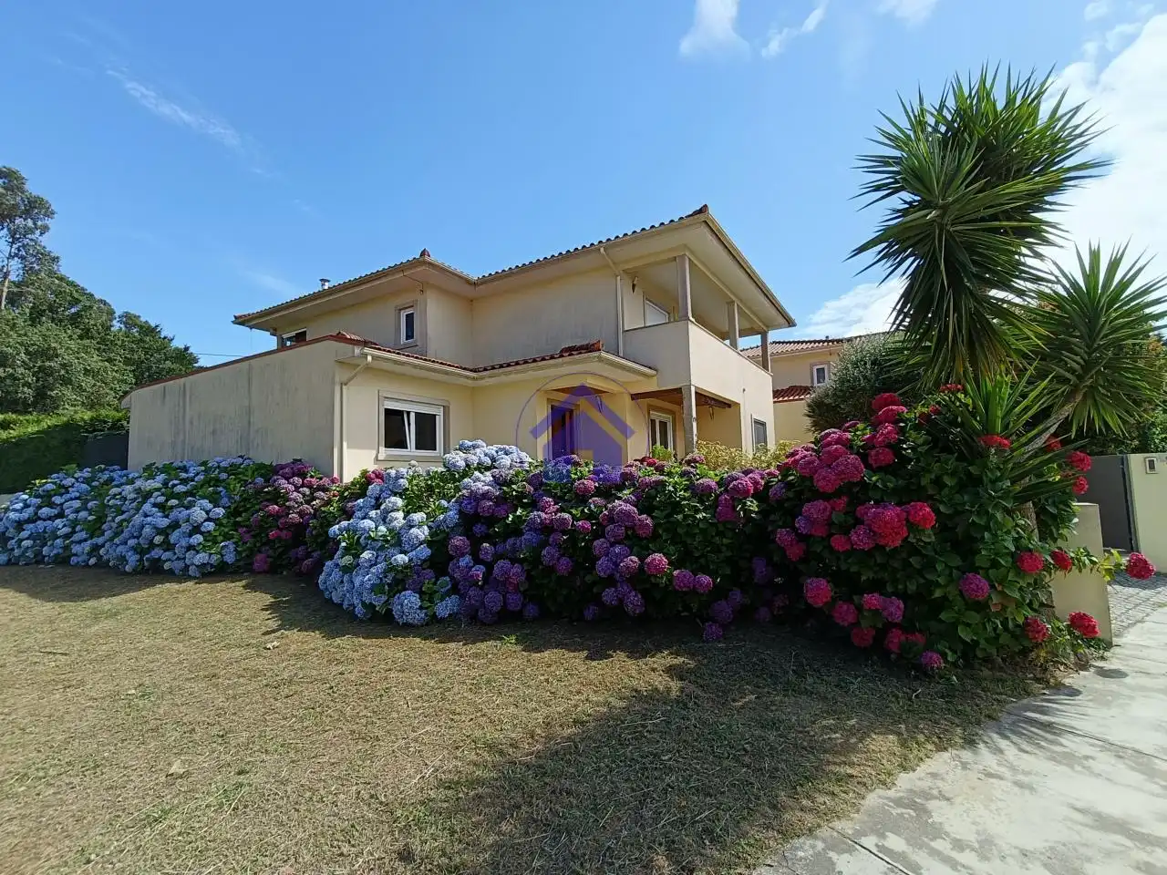 Außenansicht von Haus oder Chalet zum Verkauf in Tui mit Heizung, Privatgarten und Parkett