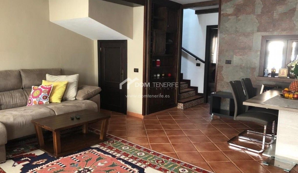 Sala d'estar de Casa o xalet de lloguer en Guía de Isora amb Moblat, Forn i TV