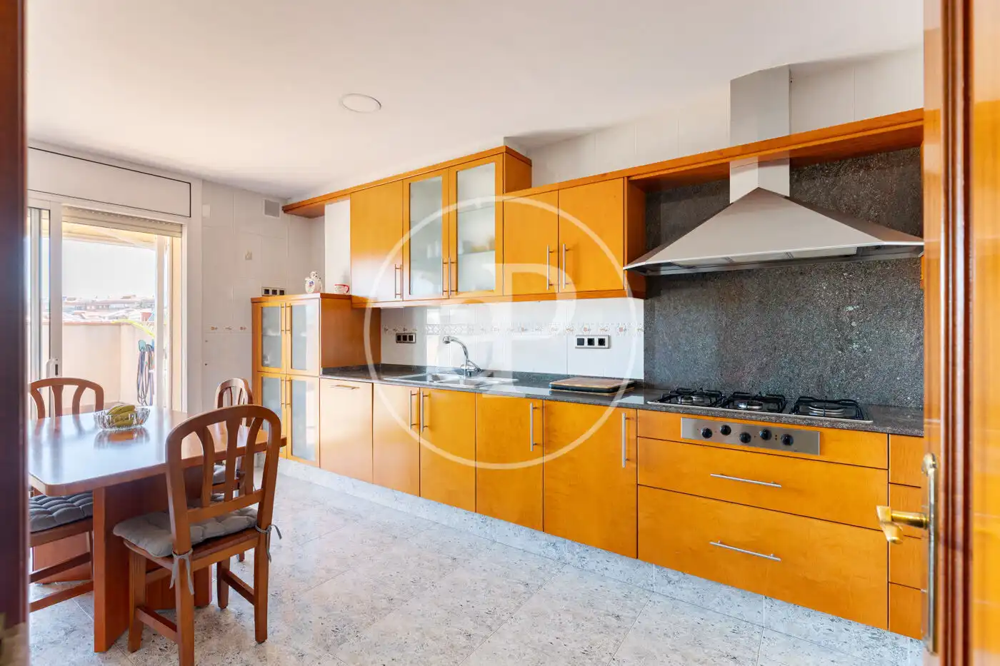 Cuina de Casa adosada en venda en Rubí amb Aire condicionat, Calefacció i Terrassa