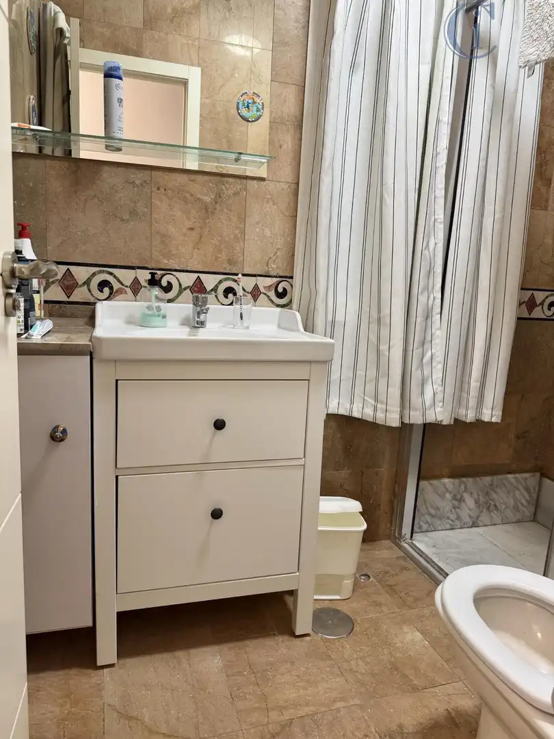 Badezimmer von Wohnungen zum Verkauf in Cádiz
