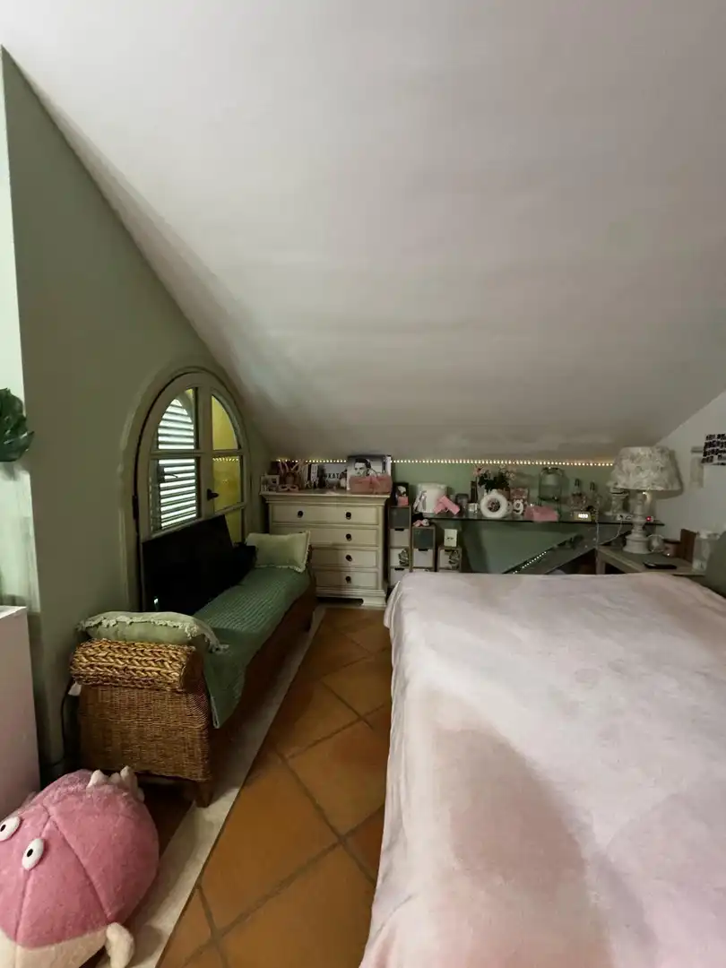 Dormitori de Casa adosada en venda en Sotogrande amb Aire condicionat, Calefacció i Jardí privat
