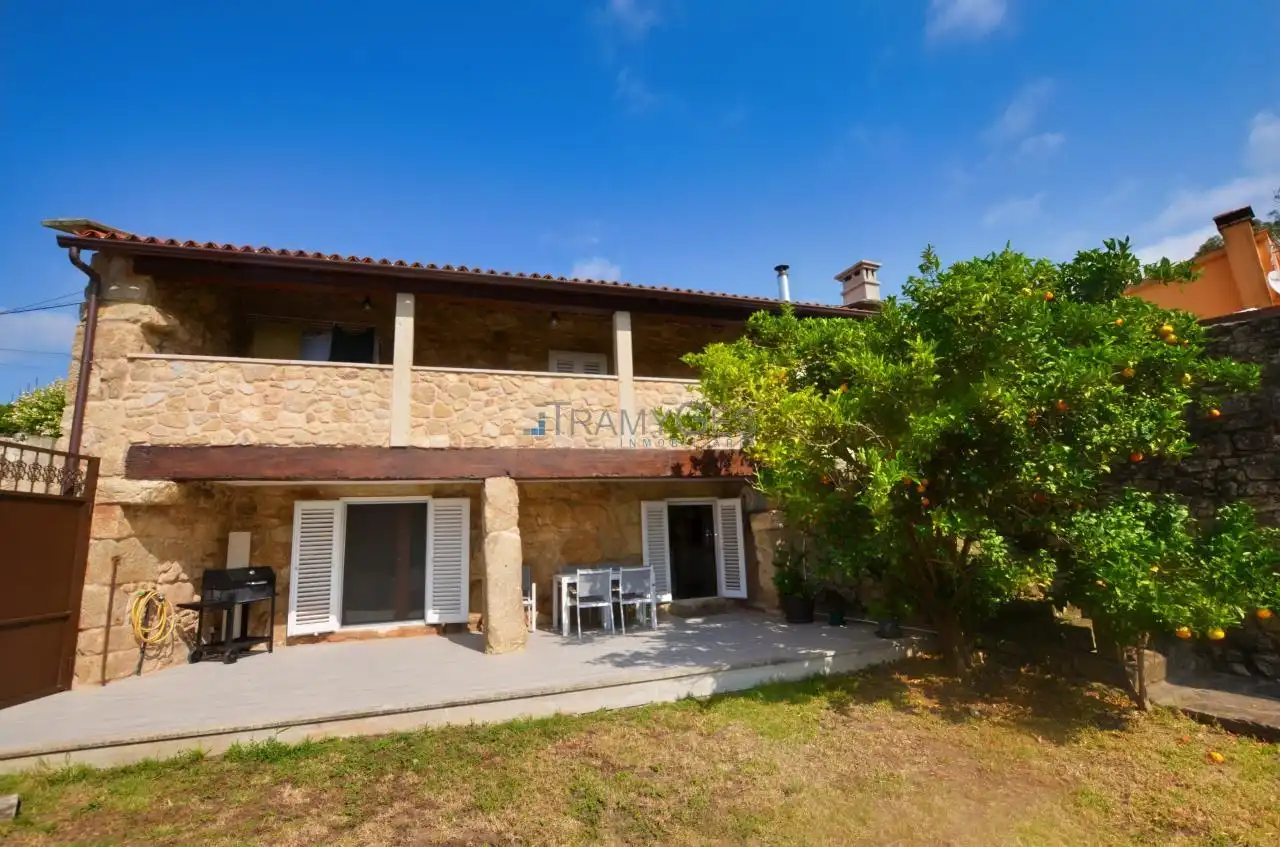 Vista exterior de Casa o xalet en venda en O Rosal   amb Calefacció, Jardí privat i Terrassa