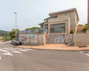 Vista exterior de Casa o xalet en venda en Sanxenxo amb Calefacció, Jardí privat i Parquet