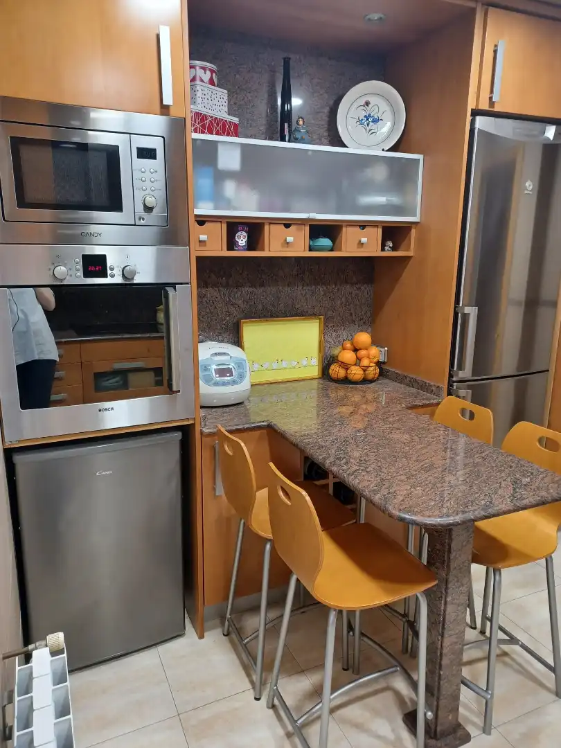Cuina de Àtic en venda en L'Hospitalet de Llobregat amb Aire condicionat, Calefacció i Terrassa
