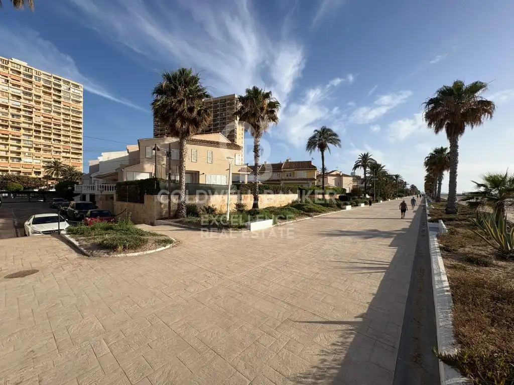 Vista exterior de Planta baja en venta en El Puig de Santa Maria con Jardín privado, Piscina y Horno