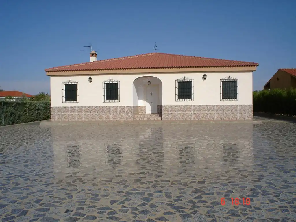 Vista exterior de Casa o chalet en venta en Fuente del Maestre con Calefacción, Jardín privado y Trastero