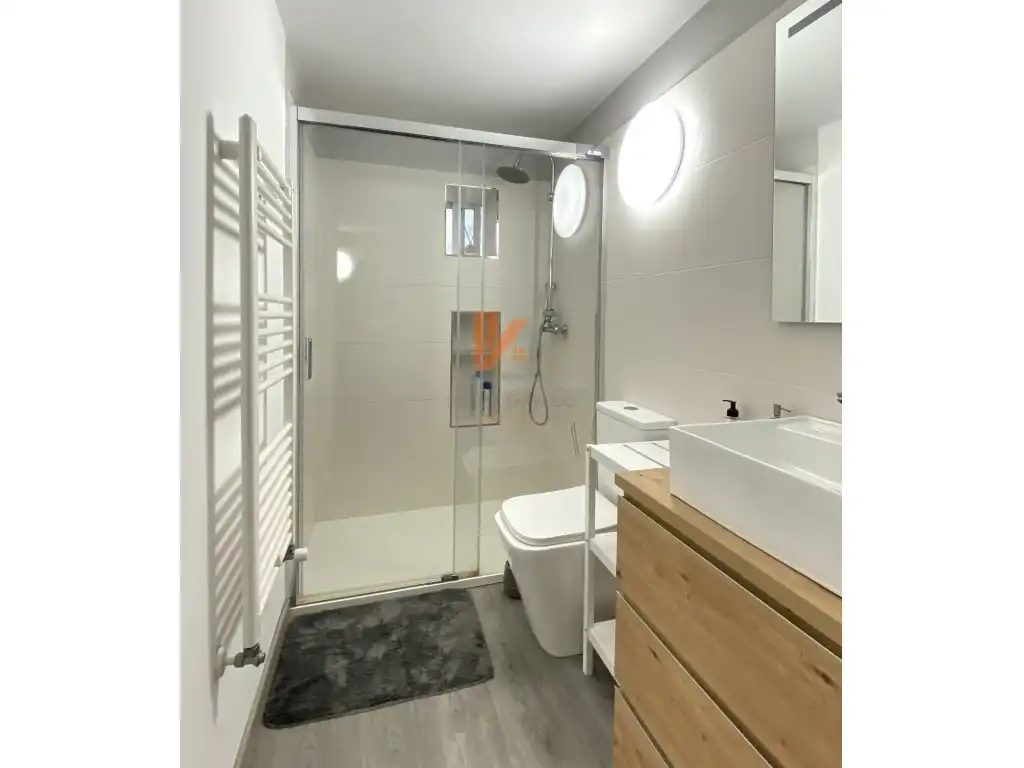 Badezimmer von Wohnung zur Miete in Santiago de Compostela  mit Möbliert
