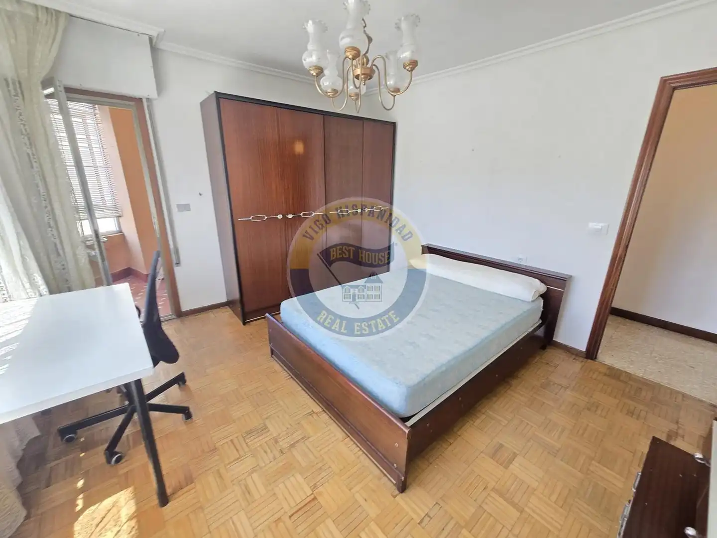 Habitación de Piso de alquiler en Vigo  con Calefacción, Parquet y Amueblado