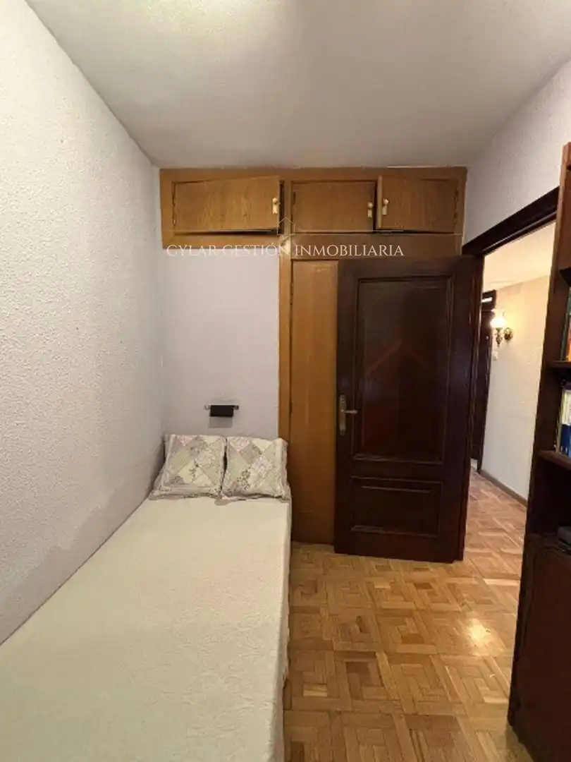 Dormitori de Pis en venda en Salamanca amb Calefacció, Terrassa i Moblat