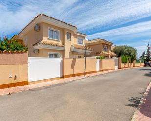 Vista exterior de Casa o xalet en venda en Torrevieja amb Aire condicionat, Jardí privat i Traster