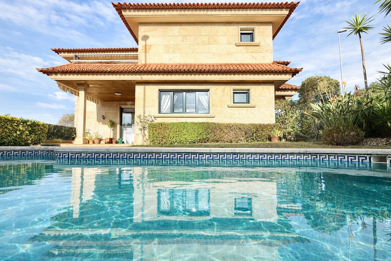 Piscina de Casa o xalet en venda en Vigo  amb Calefacció, Jardí privat i Parquet