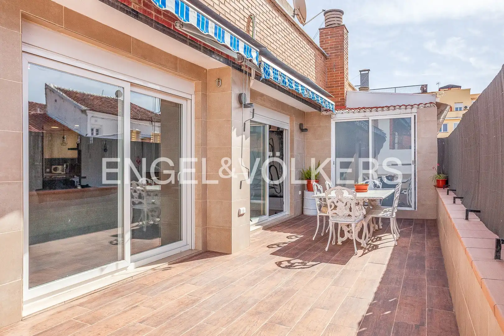 Penthouse with lift to rent in Pedro Unanue
