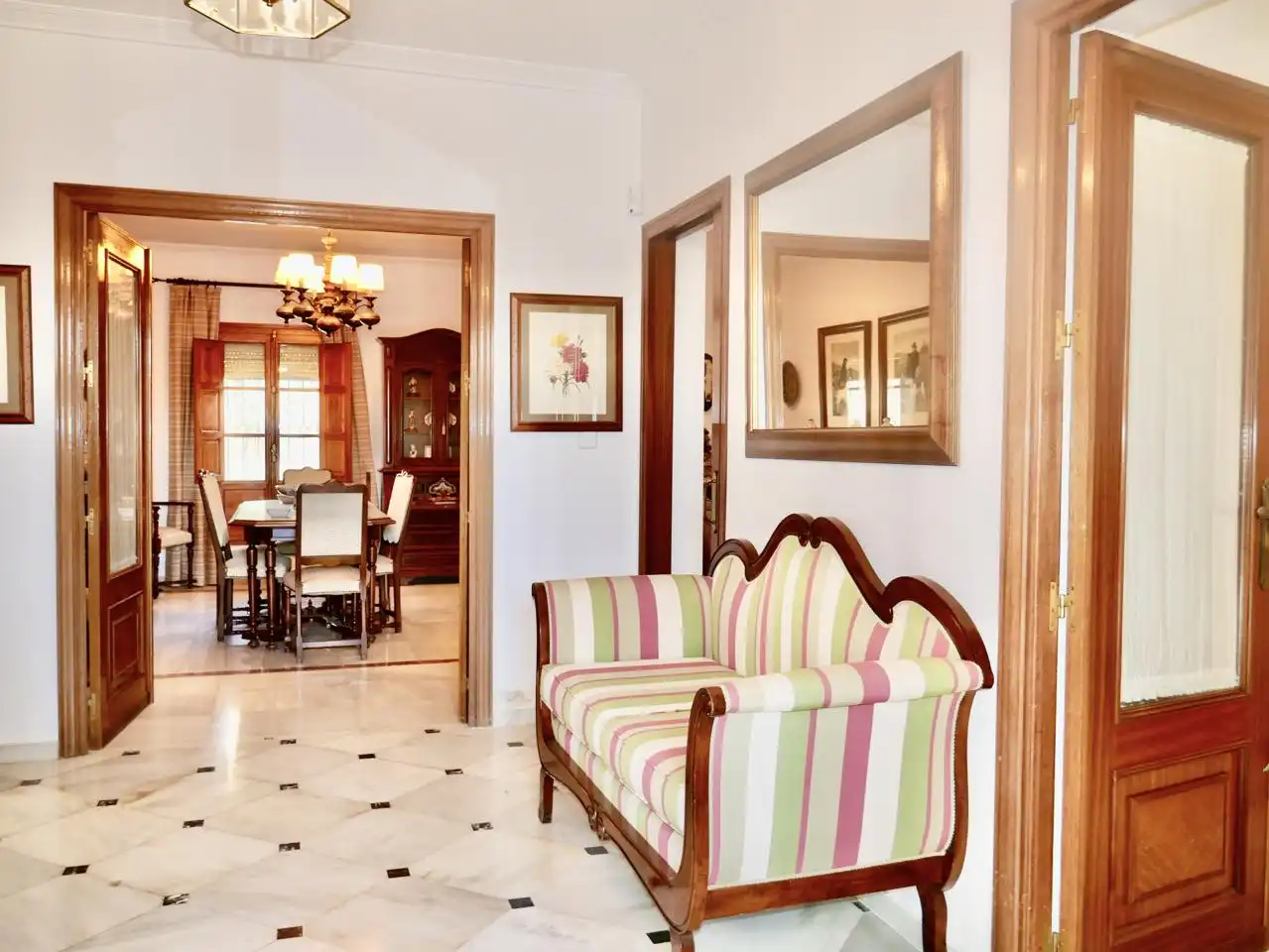 Casa o xalet en venda a Jacinto Benavente, Gines
