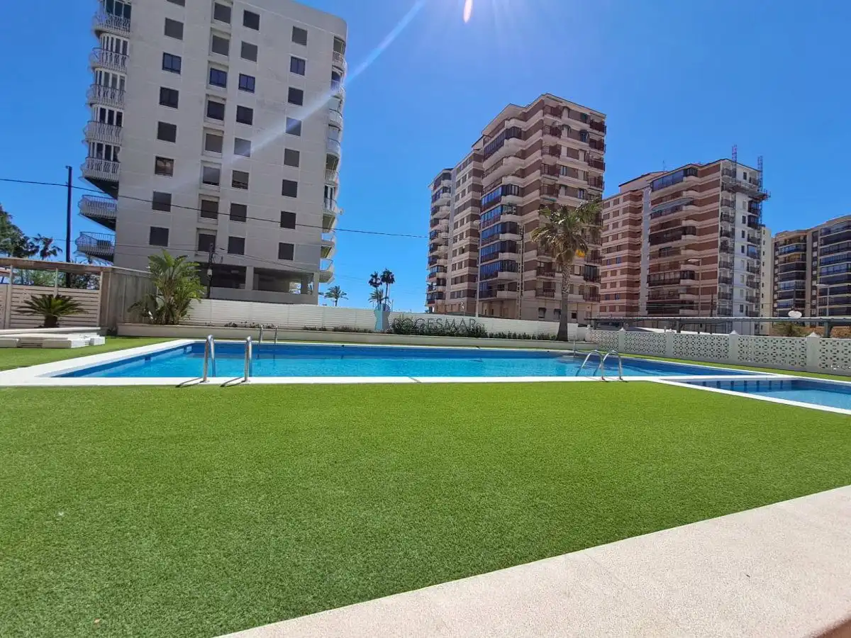Piscina de Apartamento en venta en Benicasim / Benicàssim con Trastero y Piscina comunitaria