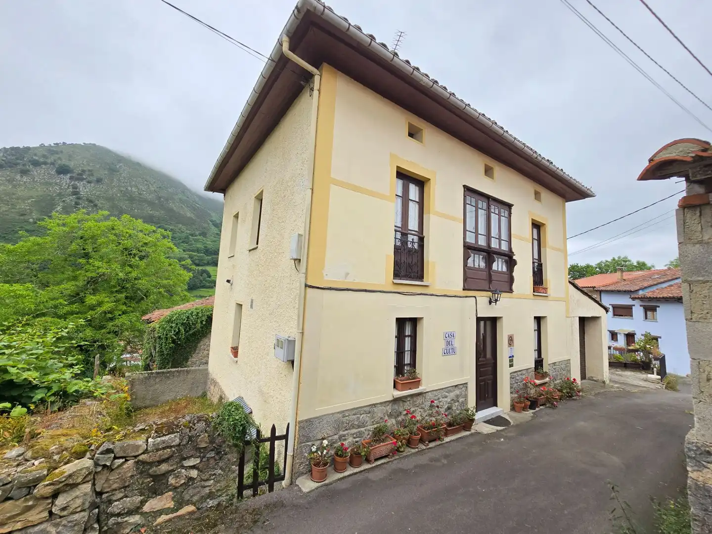Vista exterior de Casa o xalet en venda en Llanes amb Calefacció, Terrassa i Traster