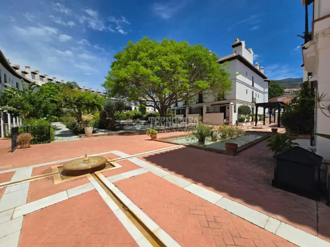 Jardín de Piso en venta en Vélez de Benaudalla con Aire acondicionado, Terraza y Piscina comunitaria