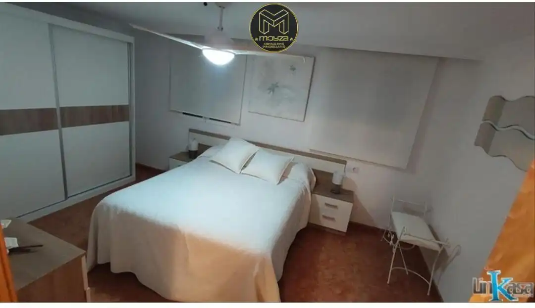 Dormitori de Casa o xalet en venda en Linares amb Terrassa