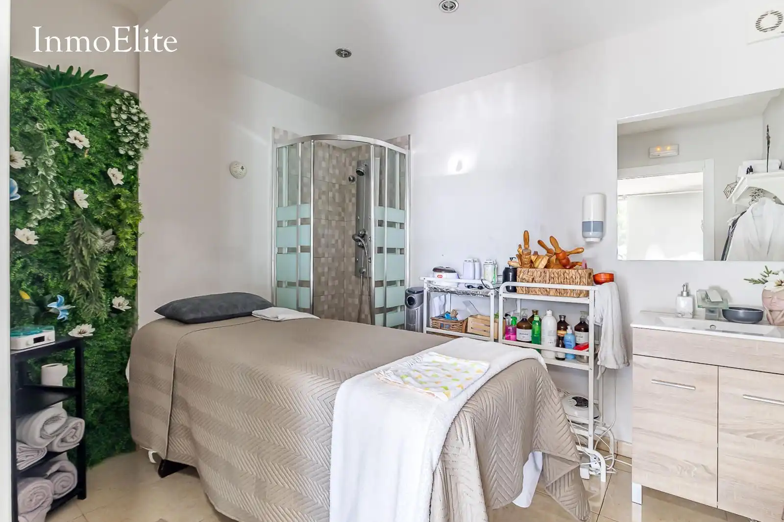 Habitación de Local en venta en Madrid con Aire acondicionado y Alarma