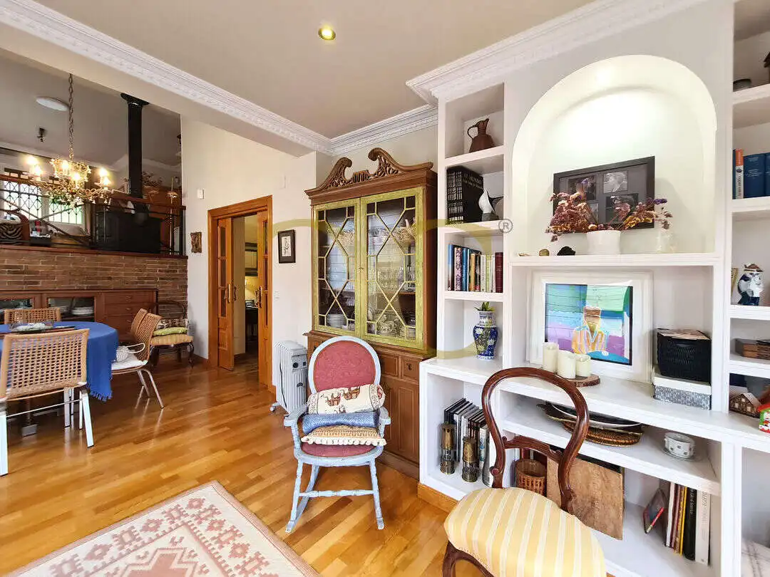 Sala de estar de Casa o chalet en venta en Oviedo  con Calefacción, Terraza y Trastero