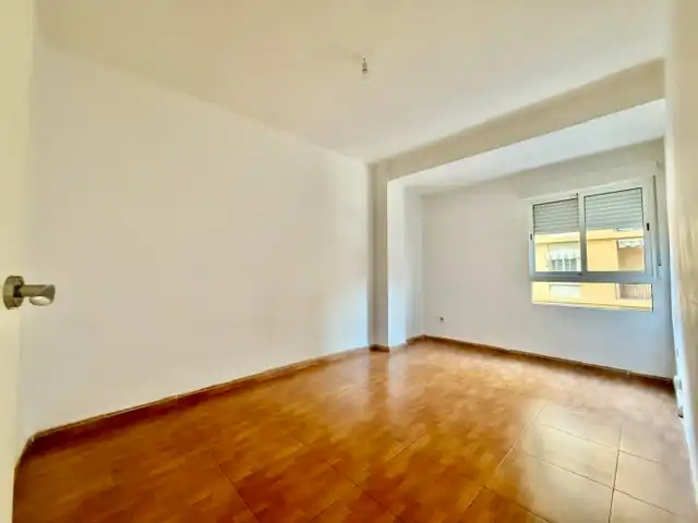 Habitación de Piso en venta en Valencia con Balcón