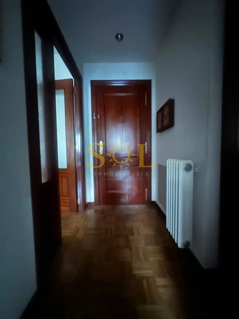 Piso en venta en La Pola de Gordón  con Calefacción, Parquet y Amueblado