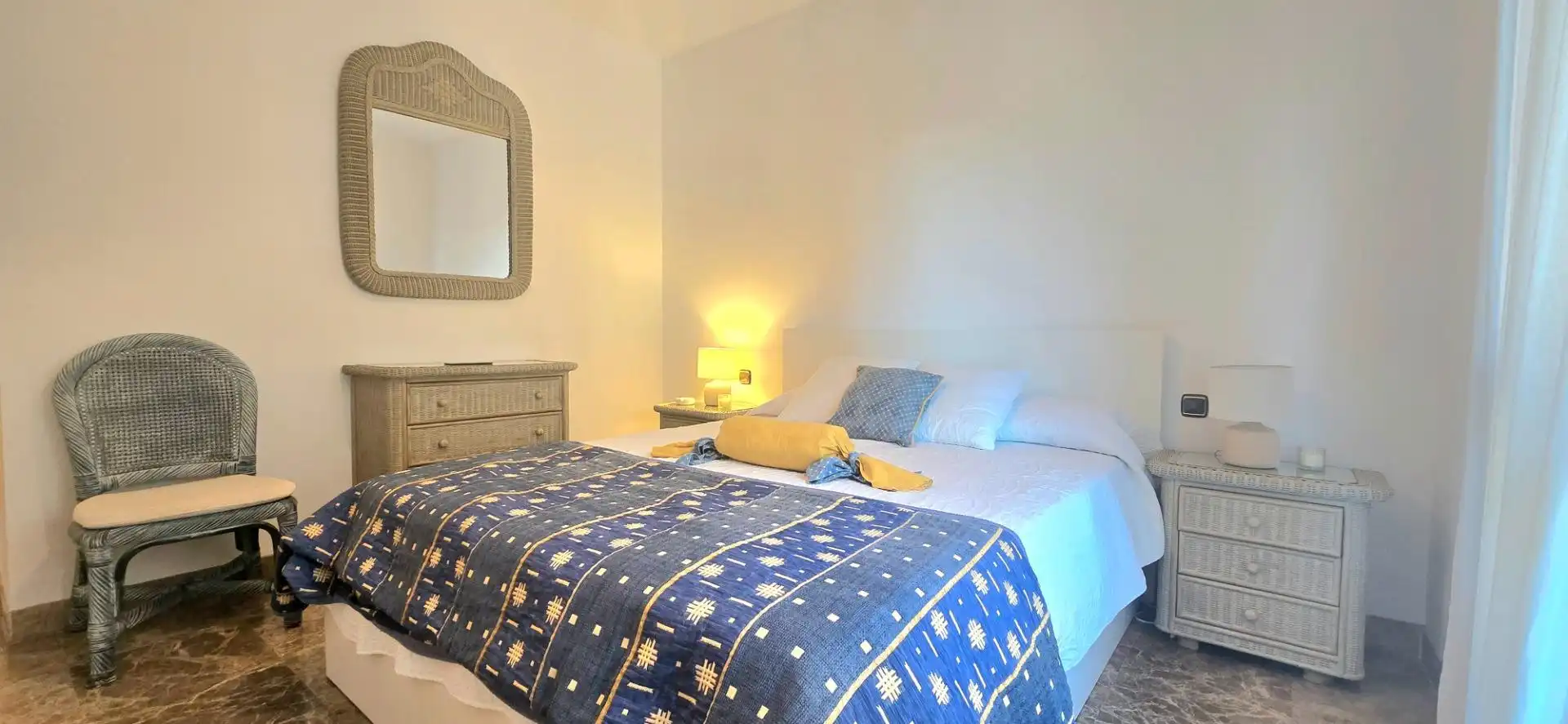 Dormitori de Pis de lloguer en Marbella amb Aire condicionat, Moblat i Jacuzzi