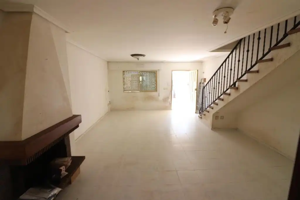 Casa aparellada amb terrassa en venda a Avenida de la Música, imagen 6