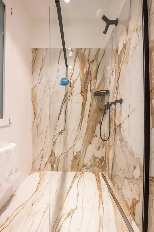 Badezimmer von Erdgeschoss zur Miete in Madrid mit Klimaanlage, Heizung und Terrasse