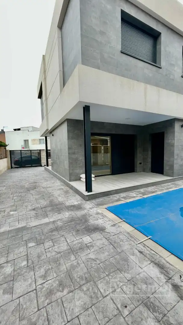 Terrassa de Casa adosada en venda en Población de Arroyo amb Calefacció i Piscina
