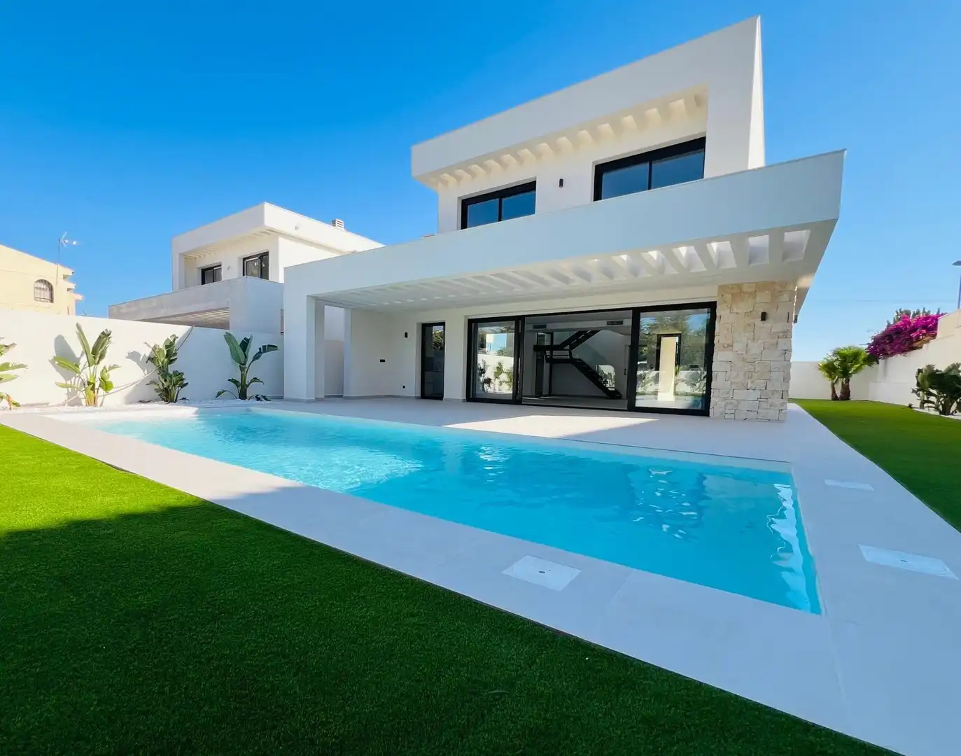 Piscina de Casa o xalet en venda en Torrevieja amb Aire condicionat, Calefacció i Jardí privat