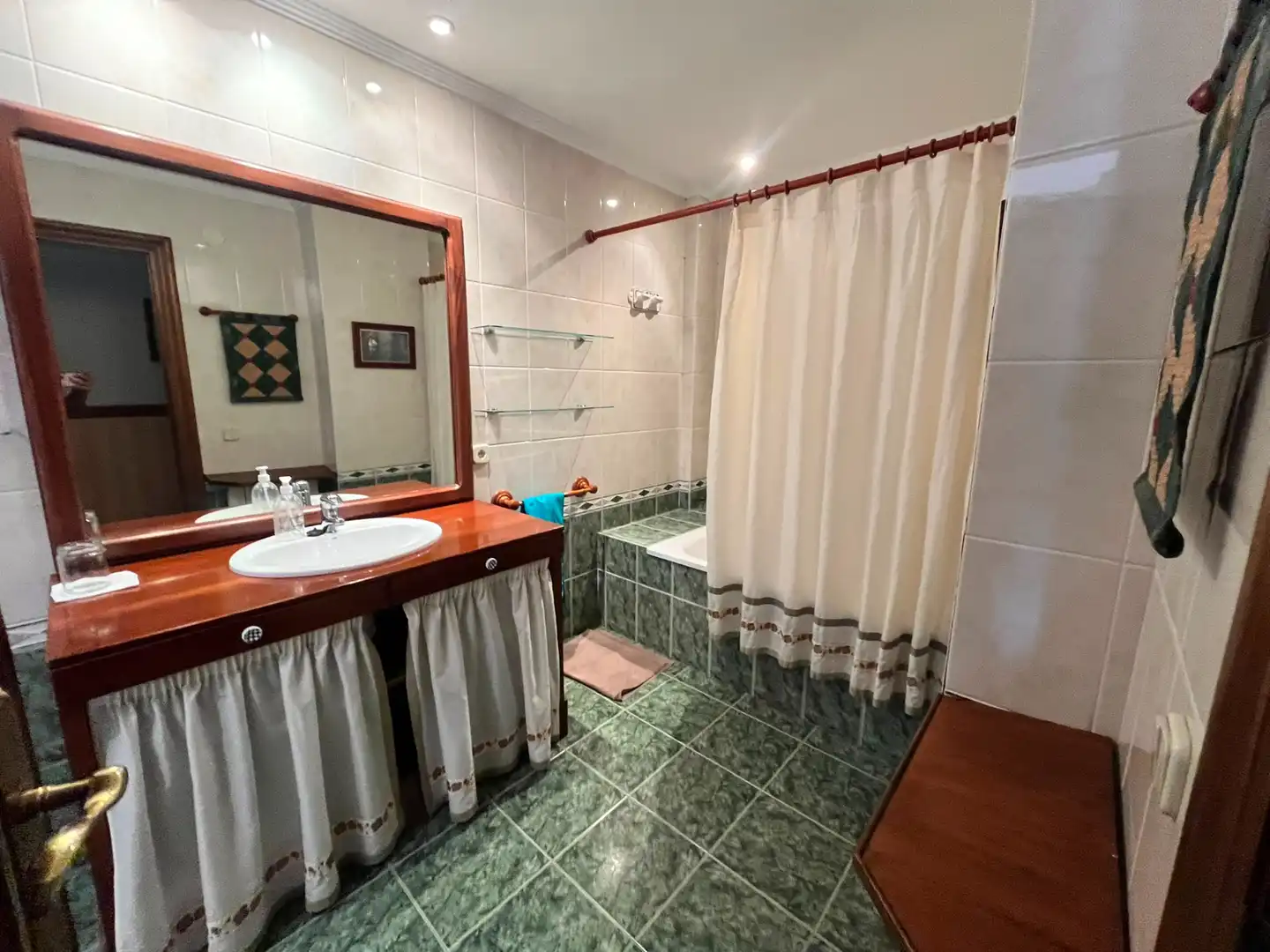 Bany de Casa adosada en venda en Samaniego amb Calefacció, Parquet i Terrassa