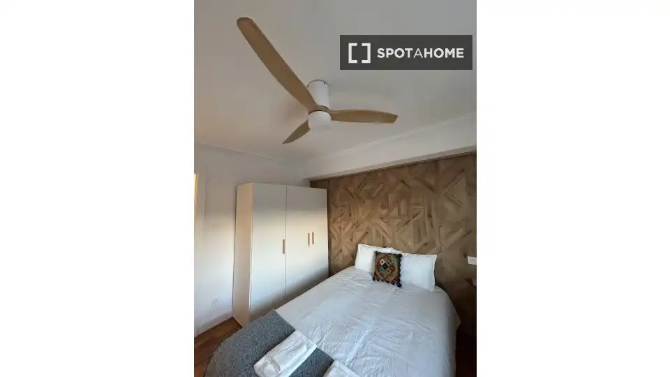 Bedroom of Flat for share in Bilbao   with Air Conditioner, Terrace and Furnished