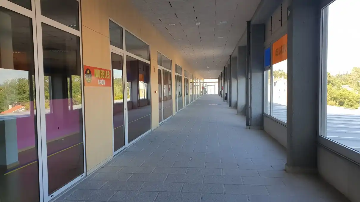 Business premises for sale in C.C. Monte Balado, Brión.