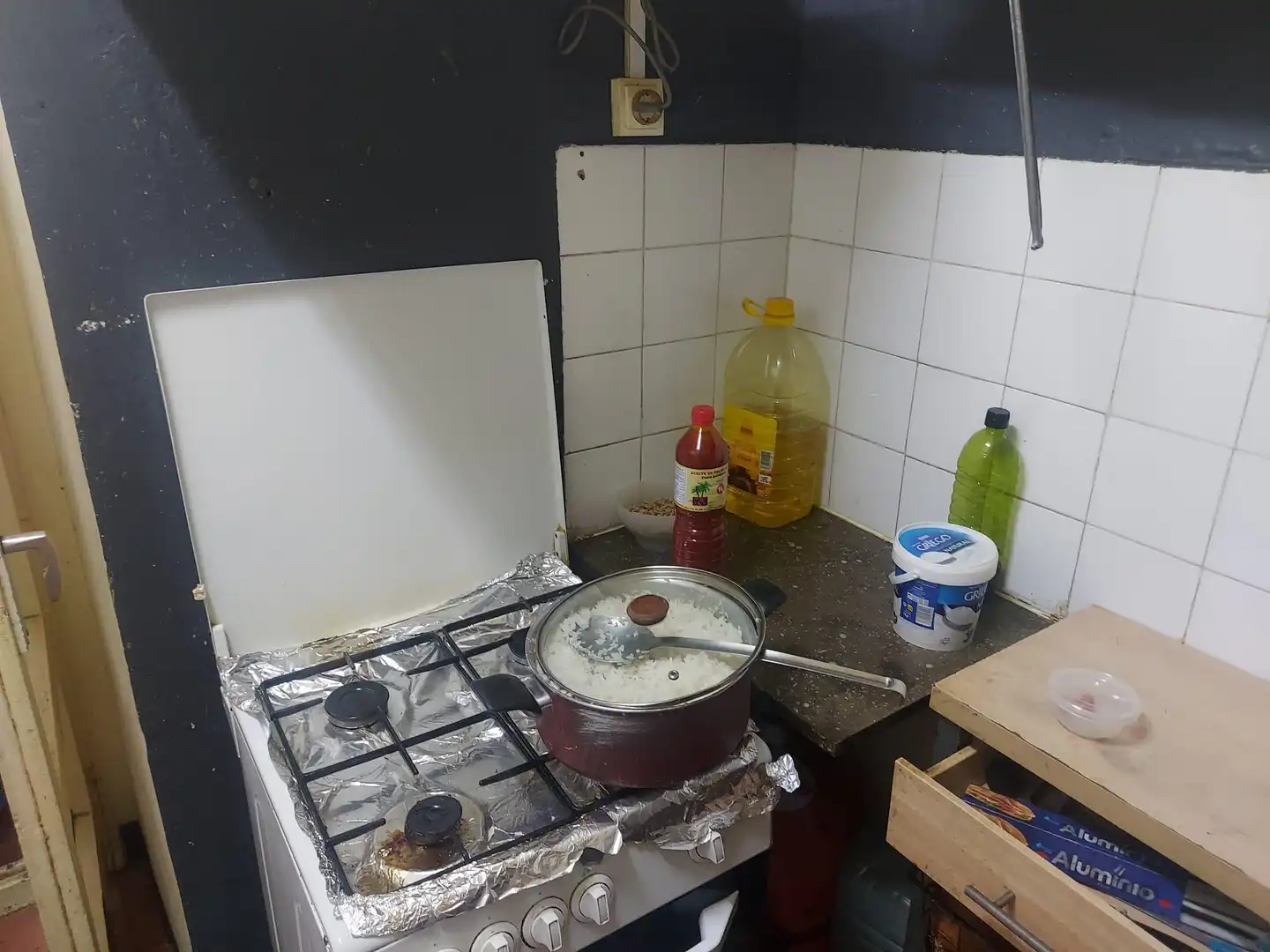 Küche von Wohnung zum Verkauf in Salt mit Balkon