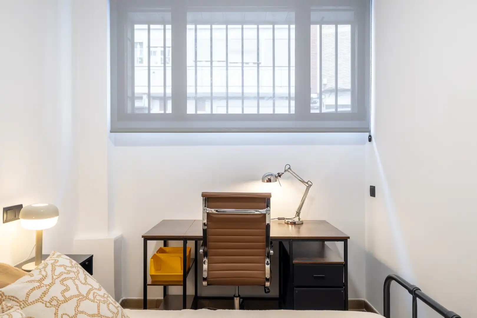 Dormitori de Apartament de lloguer en Madrid amb Aire condicionat, Calefacció i Moblat