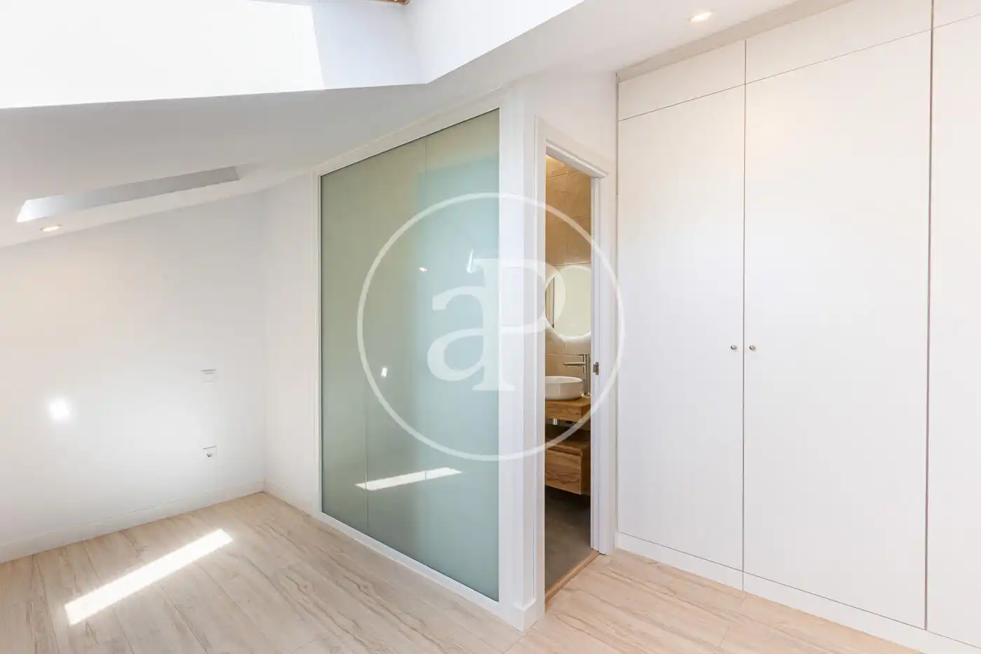 Schlafzimmer von Wohnung zum Verkauf in Madrid mit Klimaanlage und Heizung