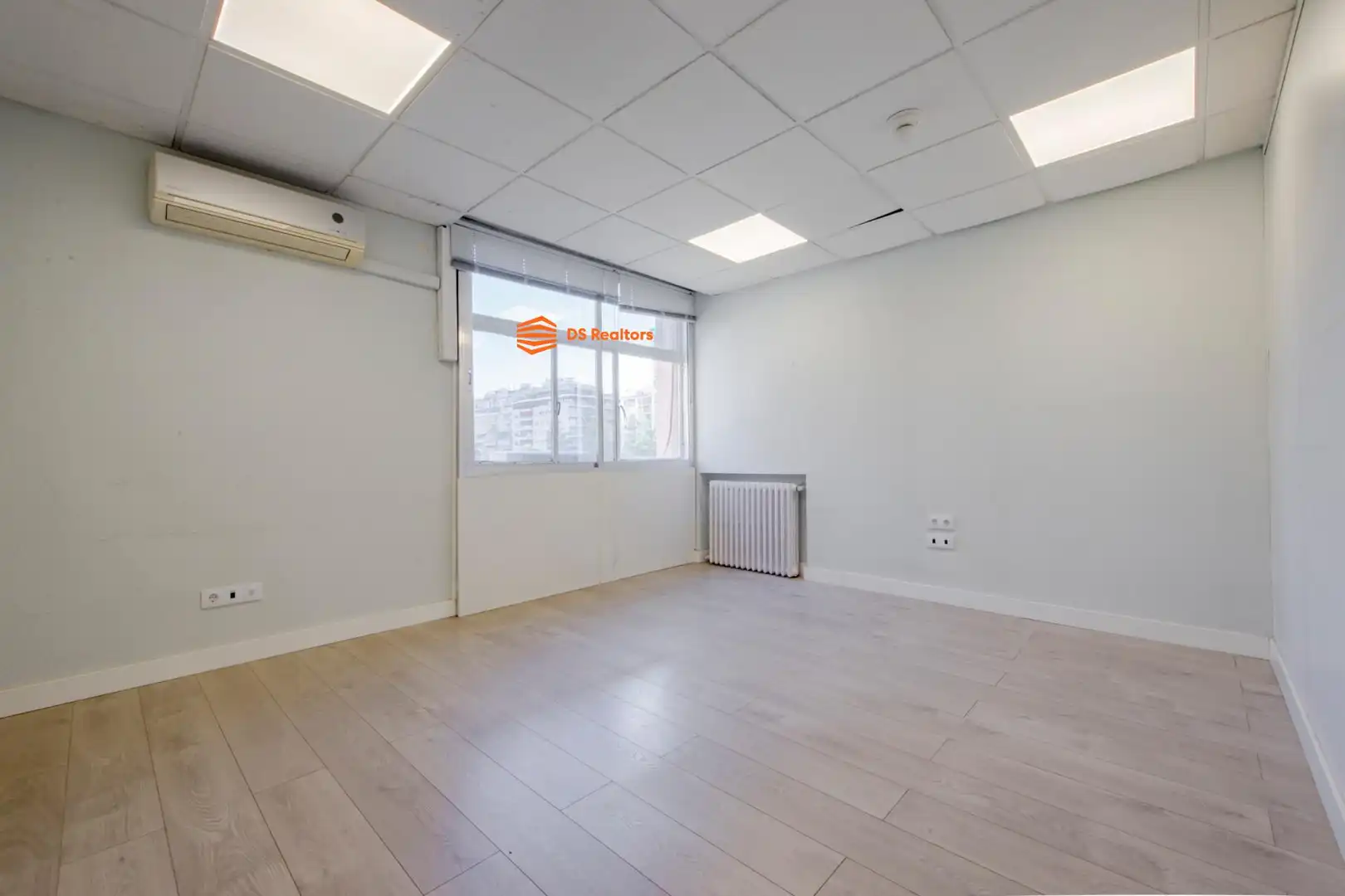 Flat for sale in Madrid  with Air Conditioner and Heating