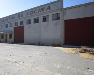 Vista exterior de Nau industrial en venda en Lucena