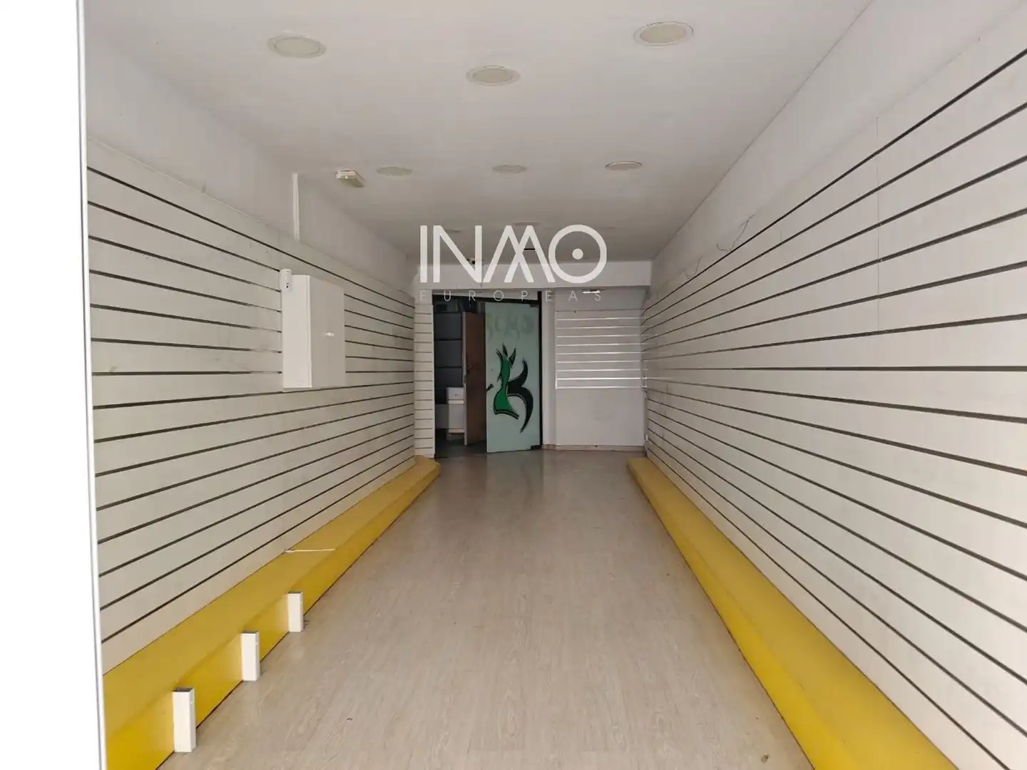 Business premises to rent in Centre