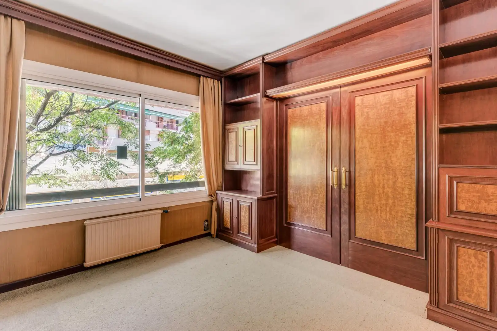 Habitación de Piso en venta en Barcelona con Balcón y Alarma