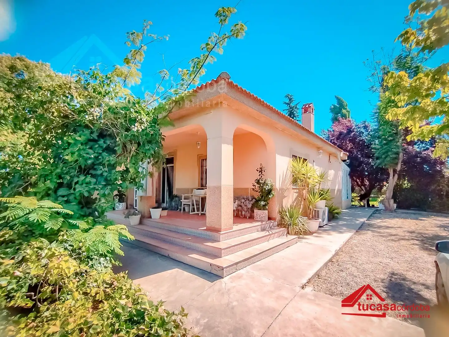 Vista exterior de Casa o xalet en venda en Córdoba amb Aire condicionat, Calefacció i Jardí privat