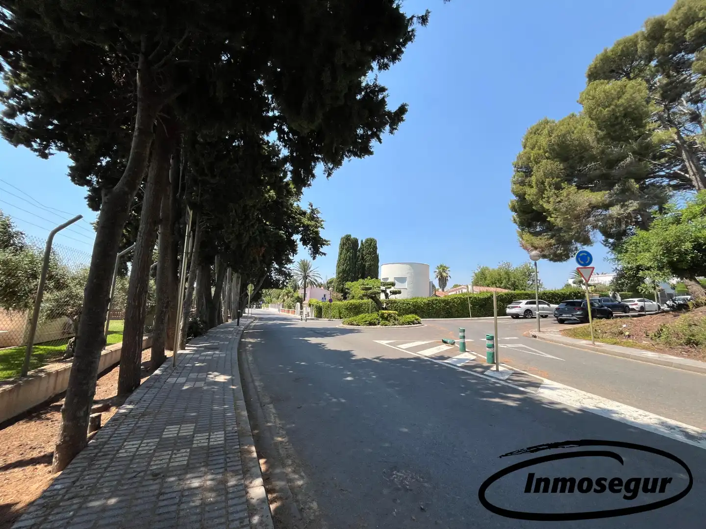 Vista exterior de Casa adosada en venda en Cambrils amb Aire condicionat, Calefacció i Jardí privat