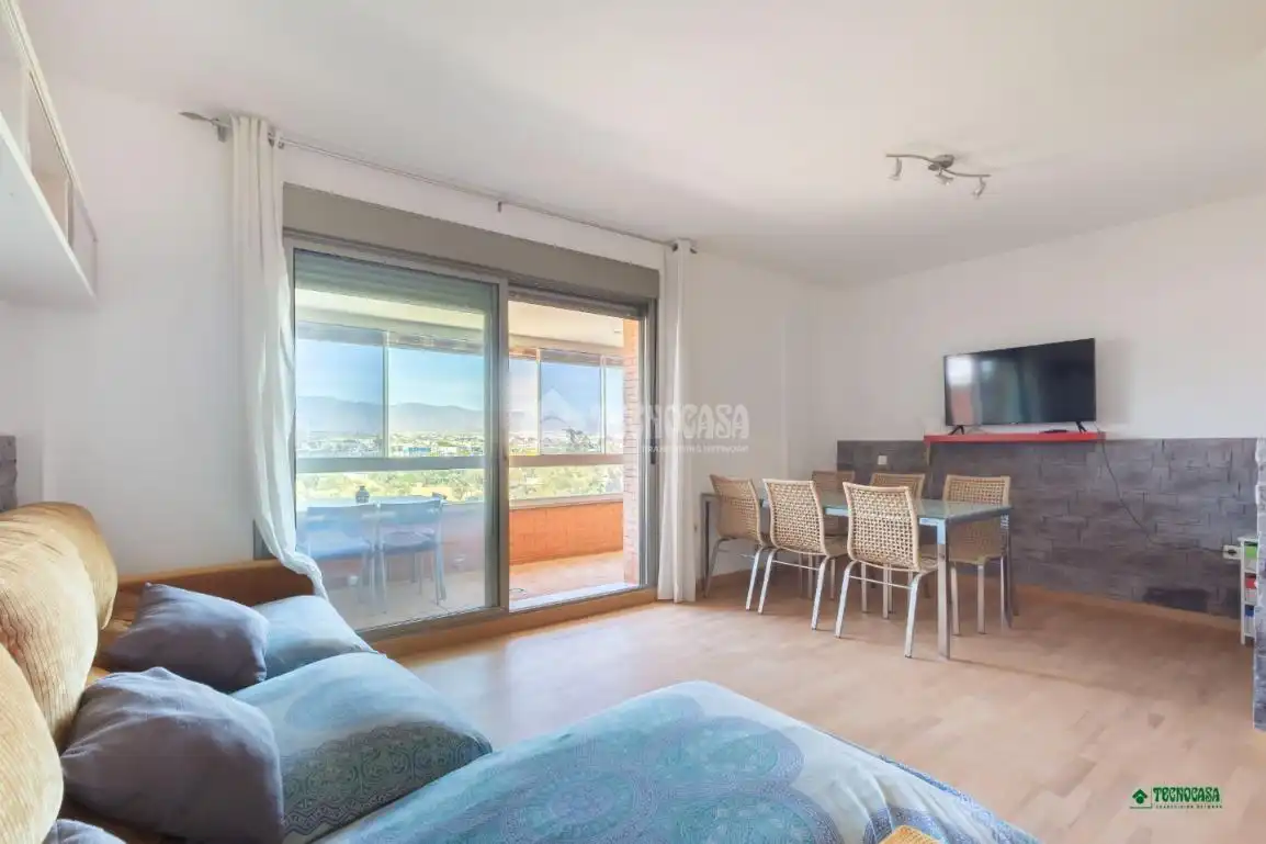 Habitación de Piso en venta en Almería con Terraza, Trastero y Piscina comunitaria