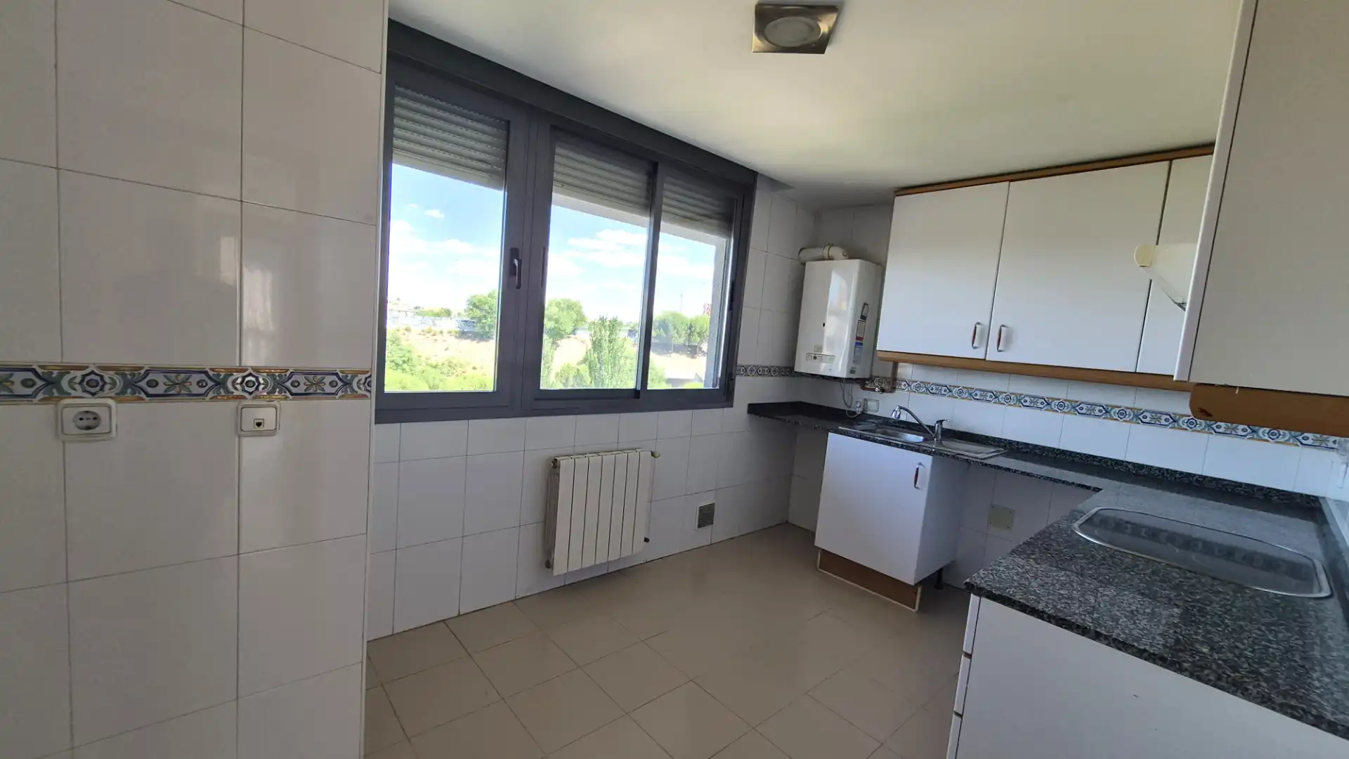 Kitchen of Attic for rent in Madrid  with Terrace and Community pool