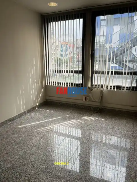 Oficina en venda en Oviedo 