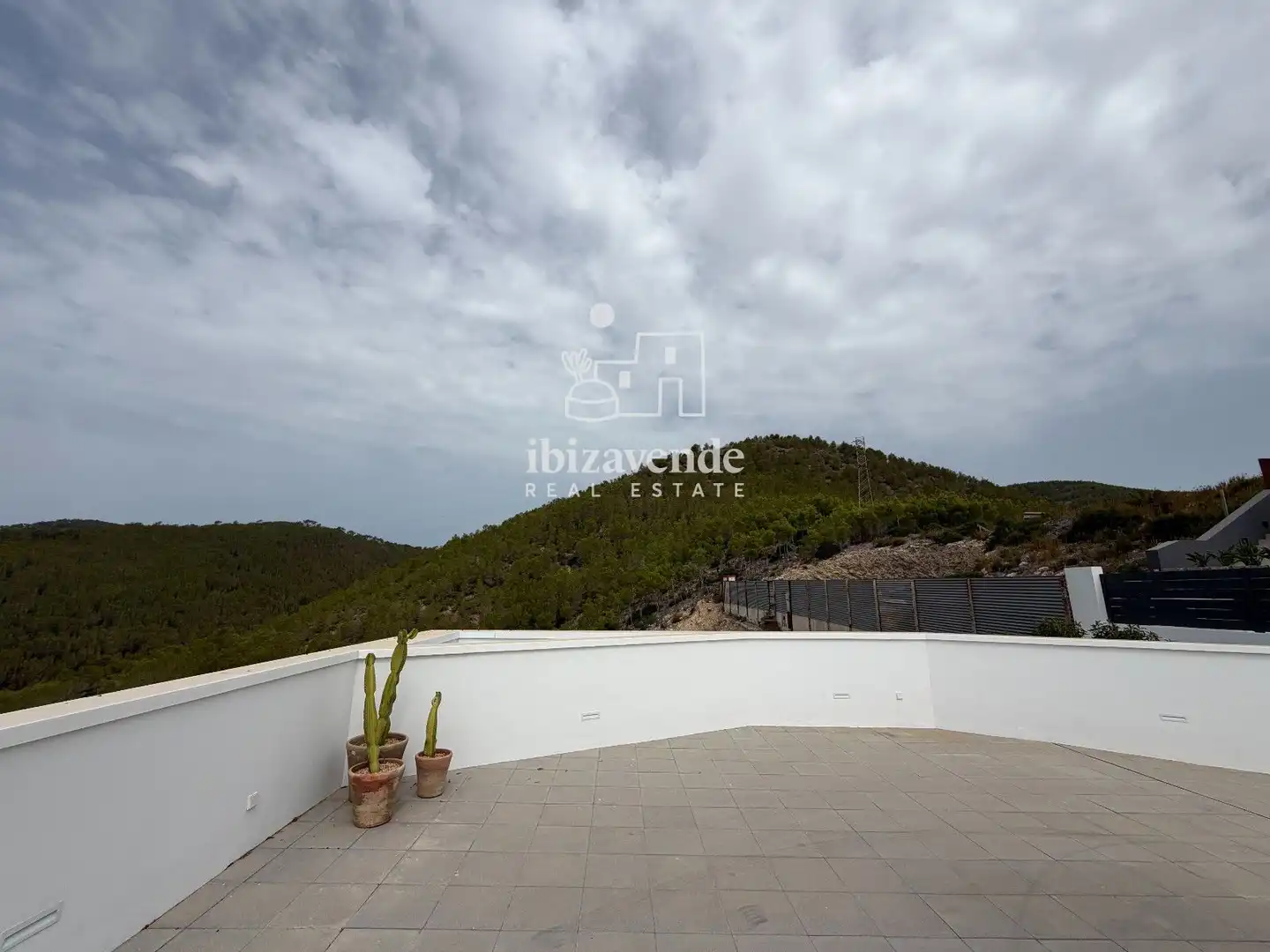 Vista exterior de Casa o xalet de lloguer en Eivissa amb Piscina i Moblat