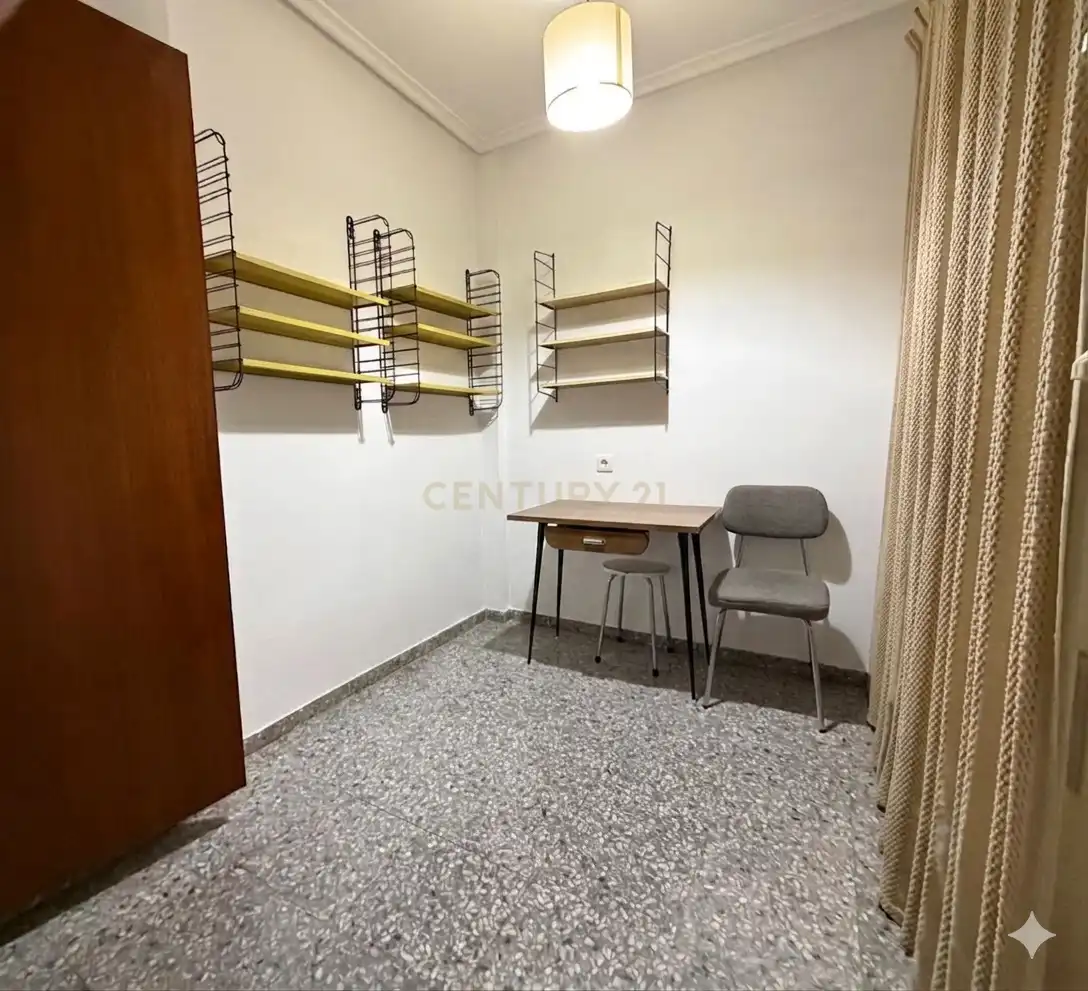 Flat for sale in Cáceres  with Air Conditioner and Washing machine