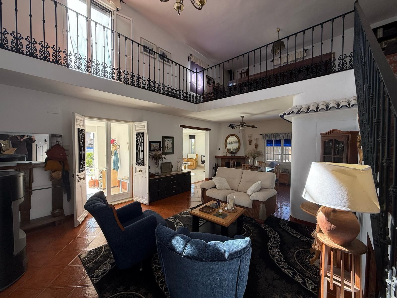 Sala d'estar de Casa o xalet en venda en Aguilar de la Frontera amb Aire condicionat, Jardí privat i Terrassa