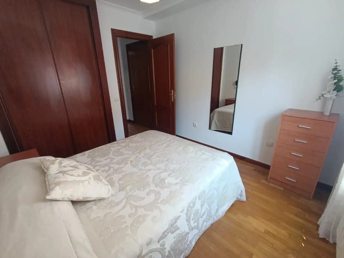 Bedroom of Apartments for rent in Gijón   with Heating, Storage room and Furnished