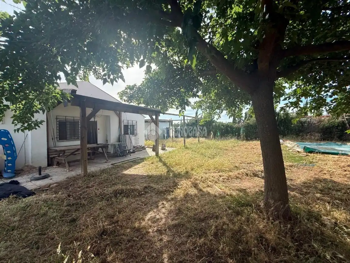 Finca rústica en venta en Arahal con Calefacción y Piscina